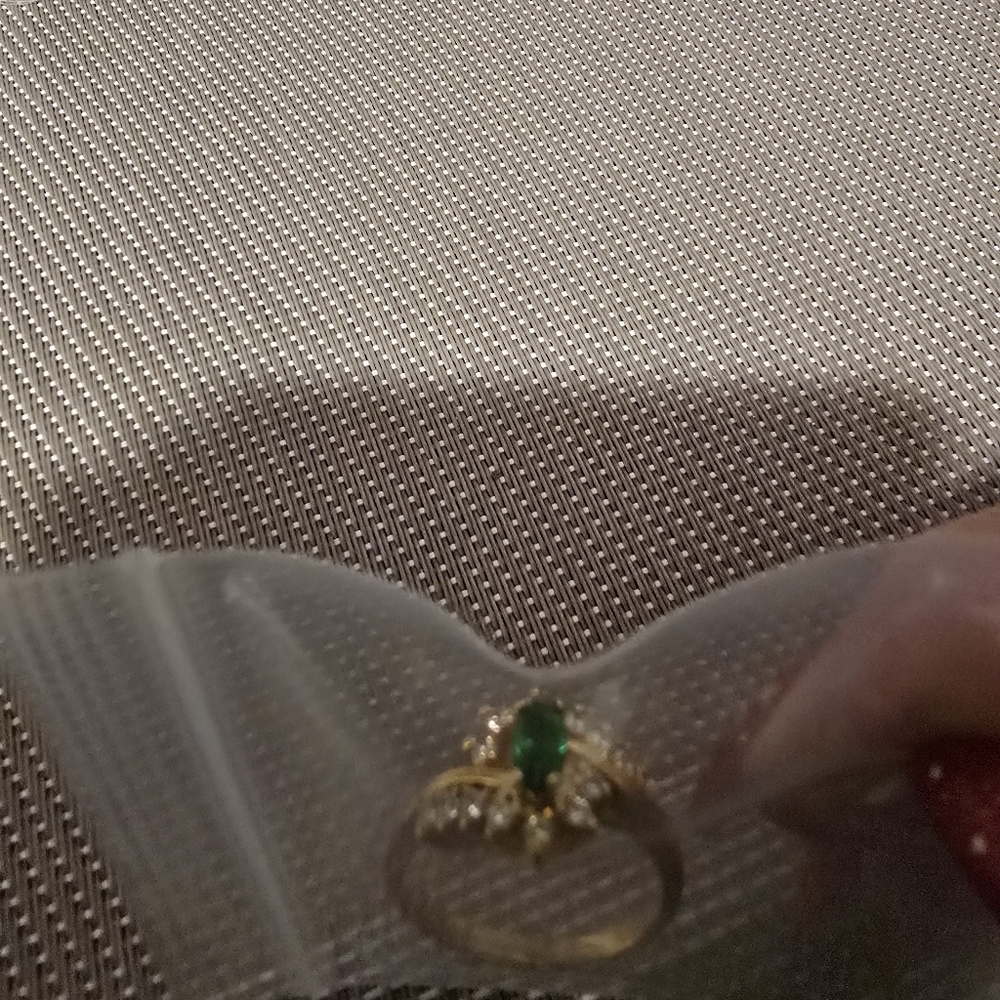 😎Elegant Gold Tone and simulated Emerald Gemstone Ring With Crystal Accents